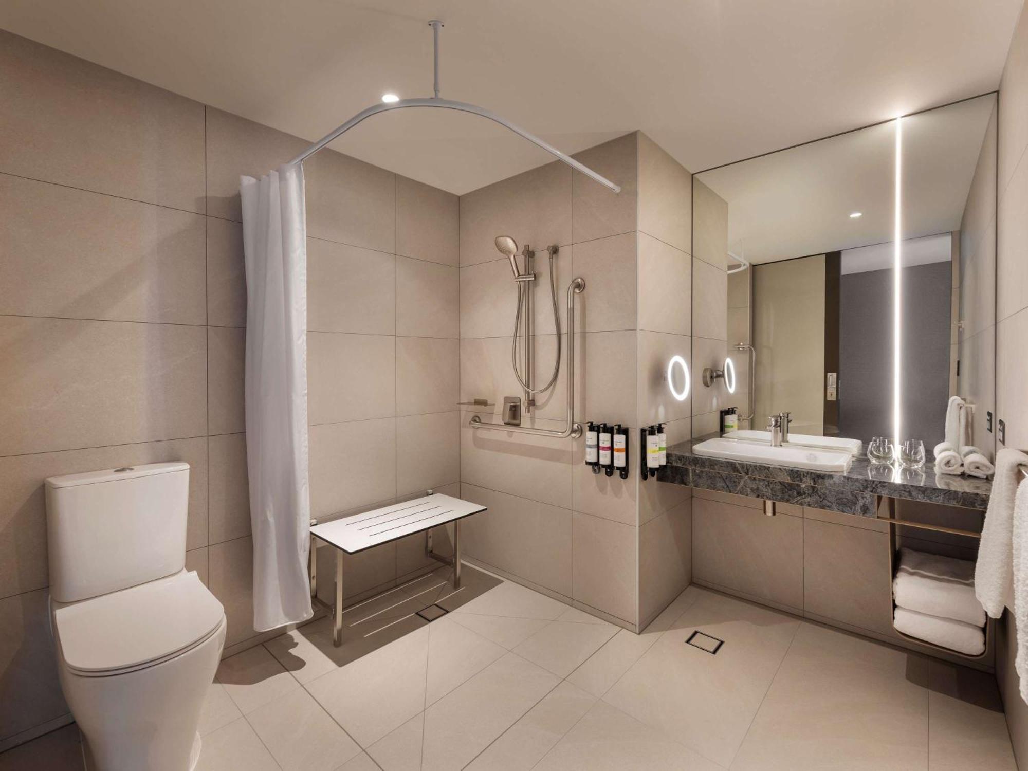 Pullman Auckland Airport Ξενοδοχείο Εξωτερικό φωτογραφία A typical bathroom in a hotel